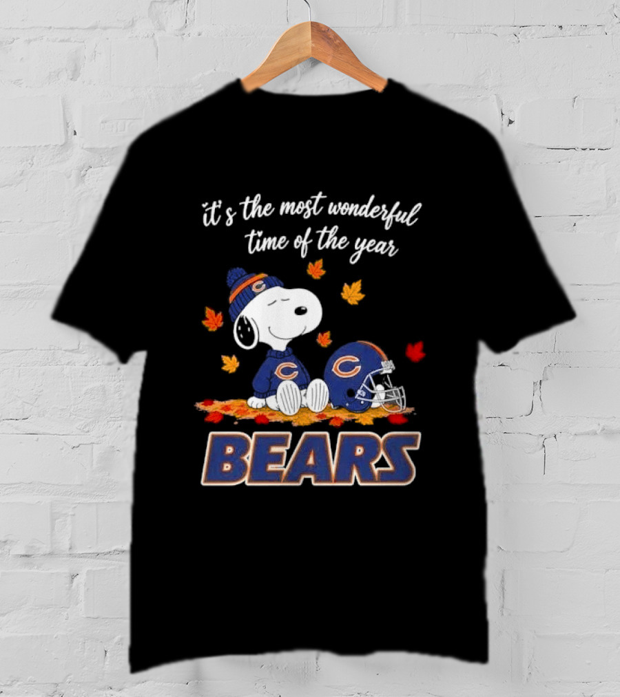 Chicago Bears Snoopy Most Wonderful Time Autumn Leaves Football Helmet T-Shirt
