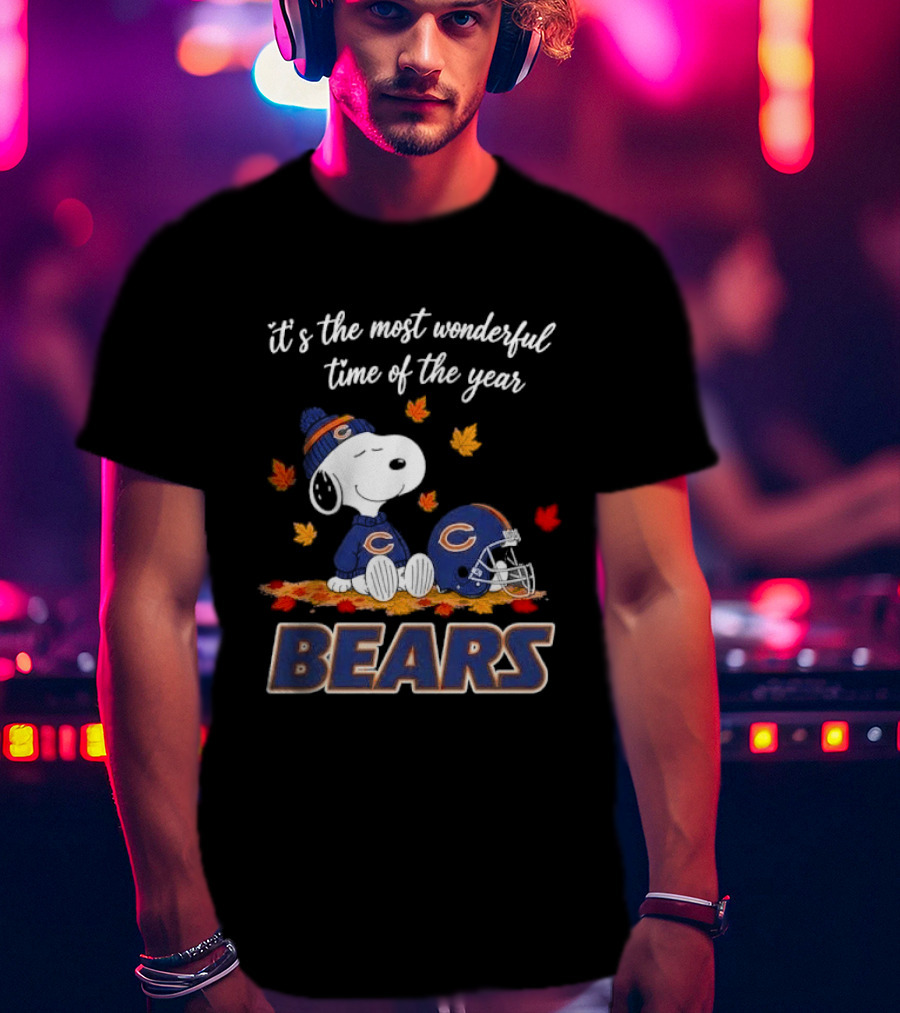 Chicago Bears Snoopy Most Wonderful Time Autumn Leaves Football Helmet T-Shirt