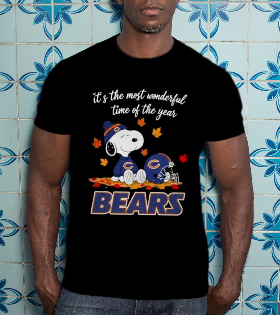 Chicago Bears Snoopy Most Wonderful Time Autumn Leaves Football Helmet T-Shirt
