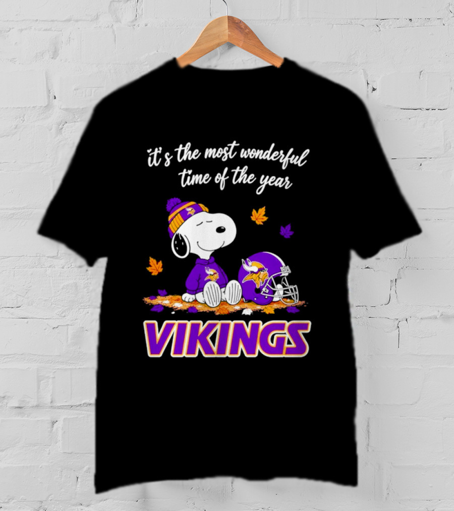 Minnesota Vikings It's The Most Wonderful Time Of The Year Snoopy Sitting Helmet Autumn Leaves T-Shirt
