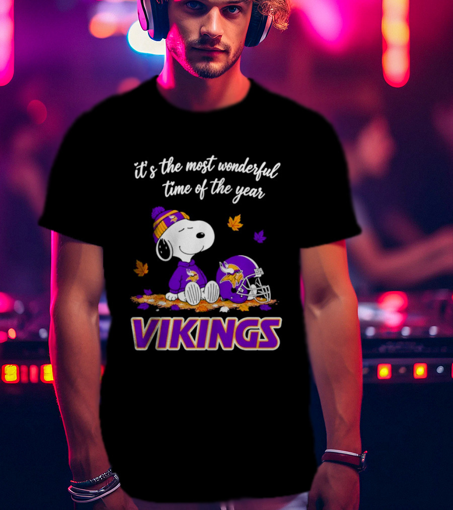 Minnesota Vikings It's The Most Wonderful Time Of The Year Snoopy Sitting Helmet Autumn Leaves T-Shirt