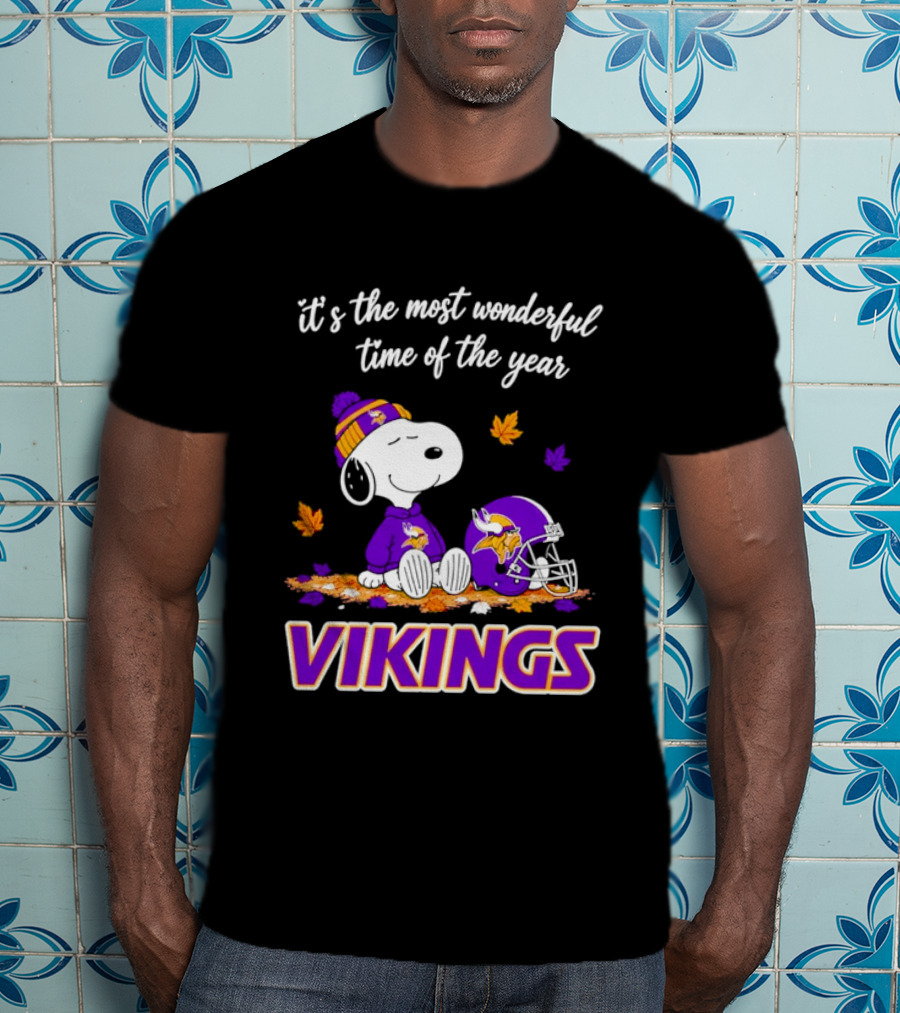 Minnesota Vikings It's The Most Wonderful Time Of The Year Snoopy Sitting Helmet Autumn Leaves T-Shirt