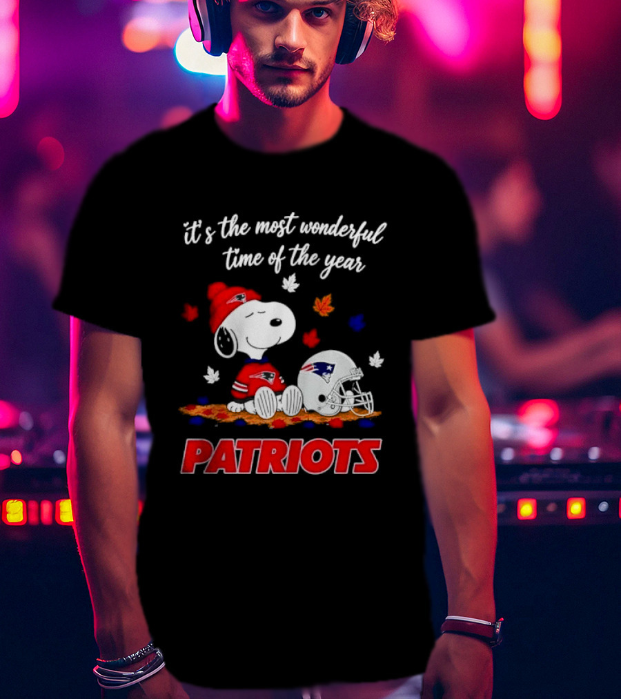 New England Patriots Snoopy It's The Most Wonderful Time Of The Year Autumn Leaves T-Shirt