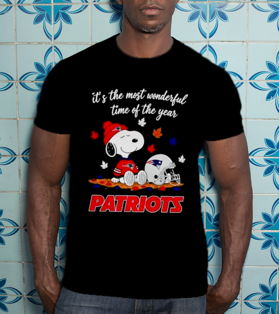 New England Patriots Snoopy It's The Most Wonderful Time Of The Year Autumn Leaves T-Shirt