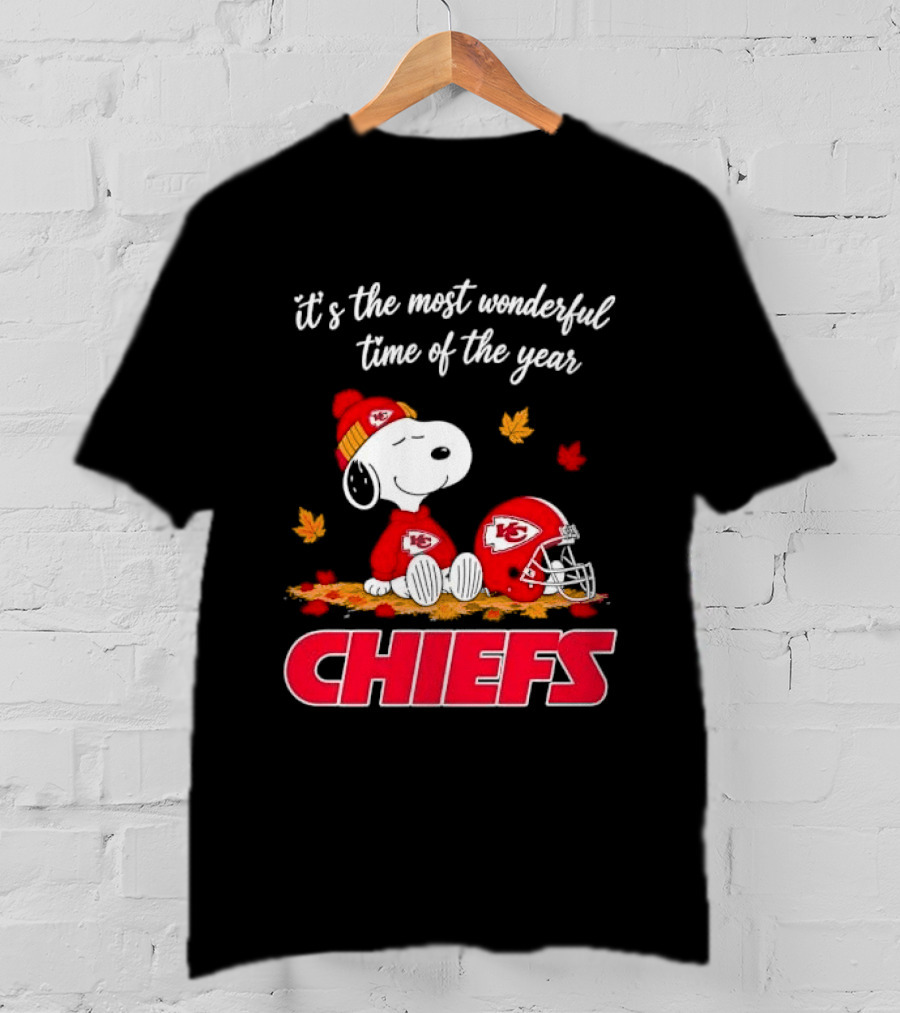 Kansas City Chiefs Snoopy It's The Most Wonderful Time Of The Year Helmet Autumn Leaves T-Shirt