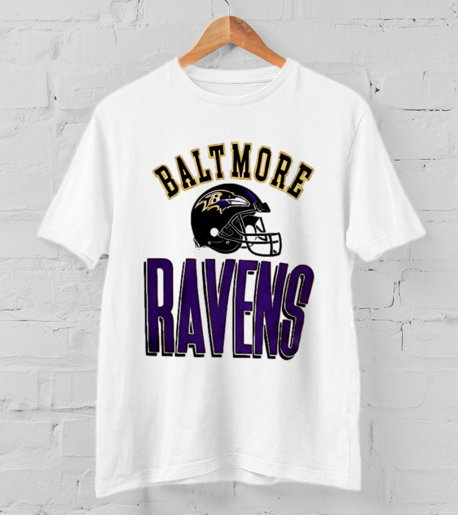 Baltimore Ravens Everyone Es Women's Sports Ravens Helmet T-Shirt