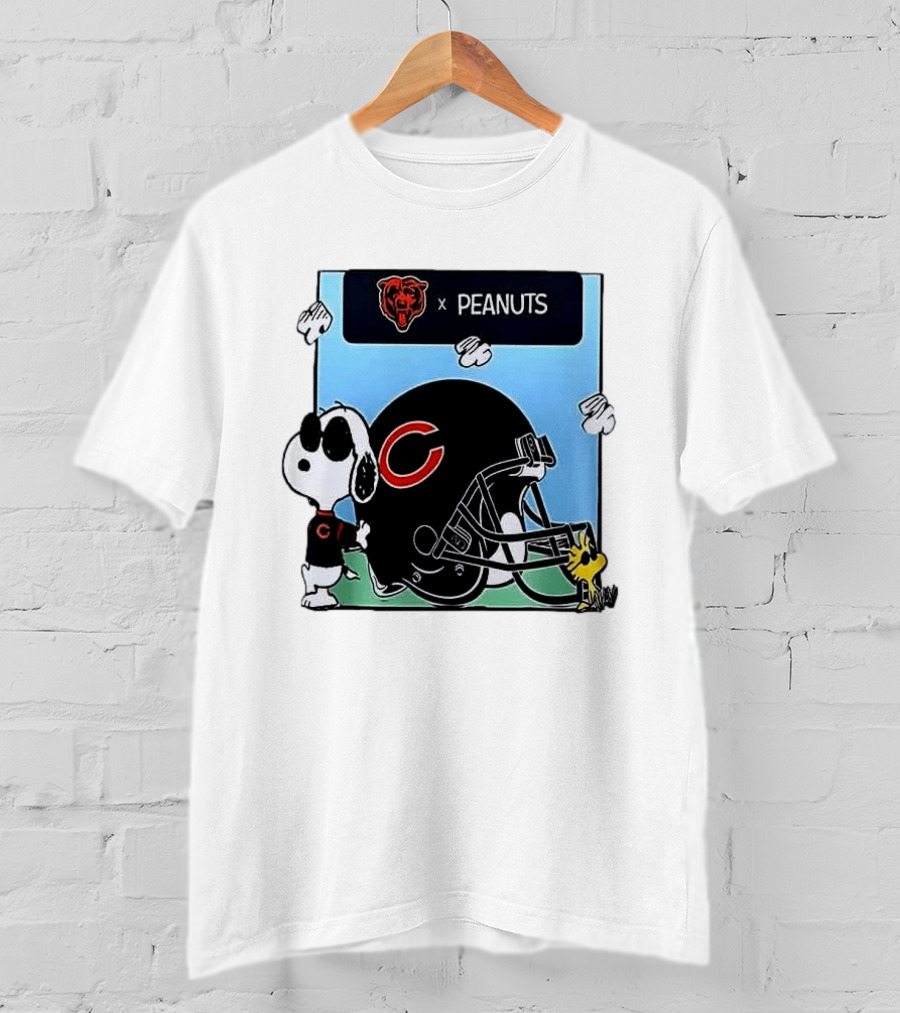Chicago Bears X Peanuts Snoopy Woodstock Football Collaboration T-Shirt
