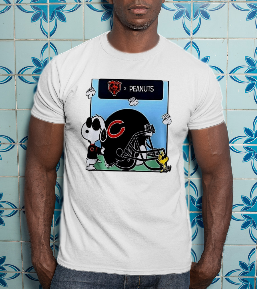 Chicago Bears X Peanuts Snoopy Woodstock Football Collaboration T-Shirt