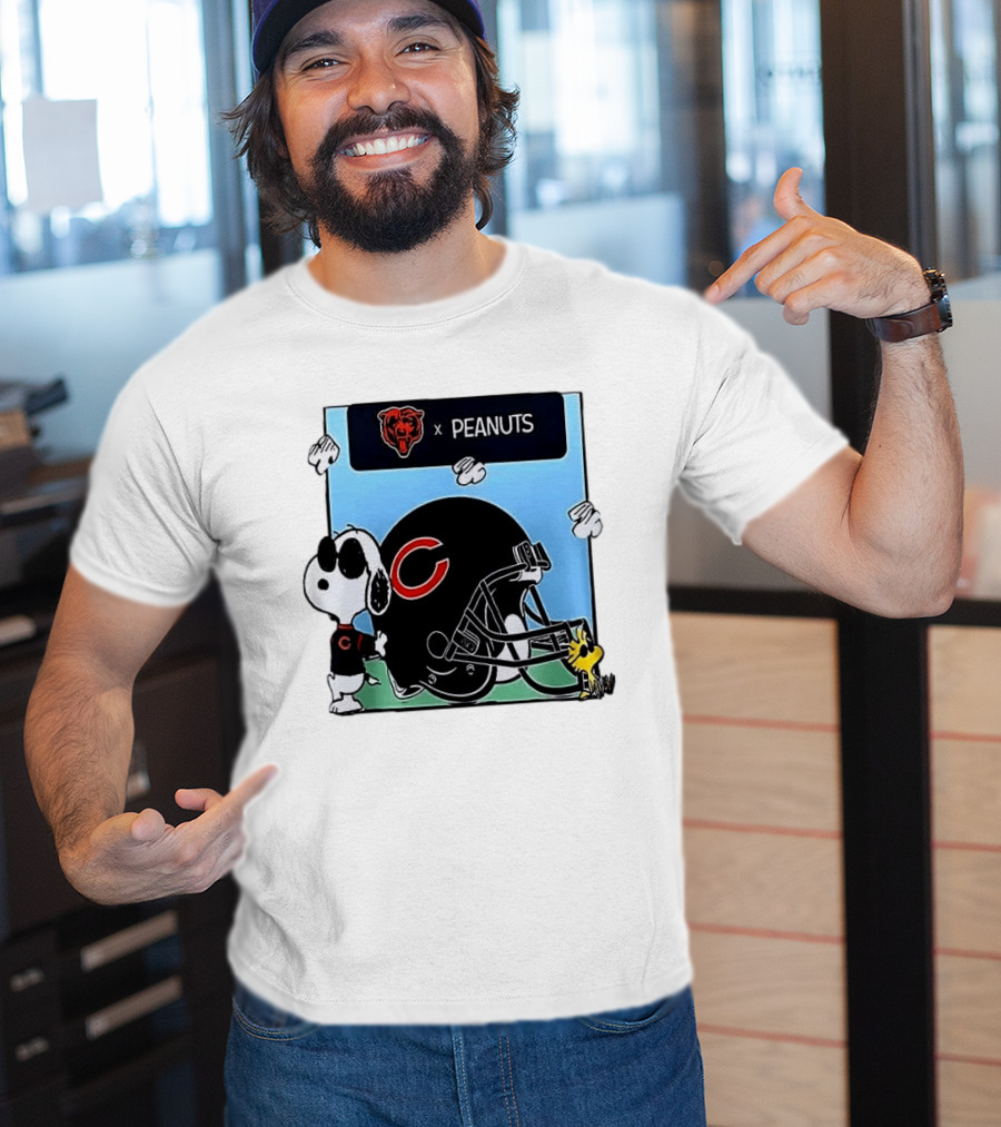 Chicago Bears X Peanuts Snoopy Woodstock Football Collaboration T-Shirt
