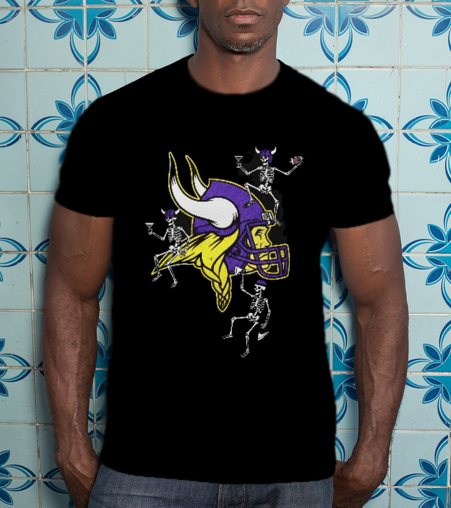 Minnesota Vikings Skeletons Cocktails Football Distressed Axe T-Shirt