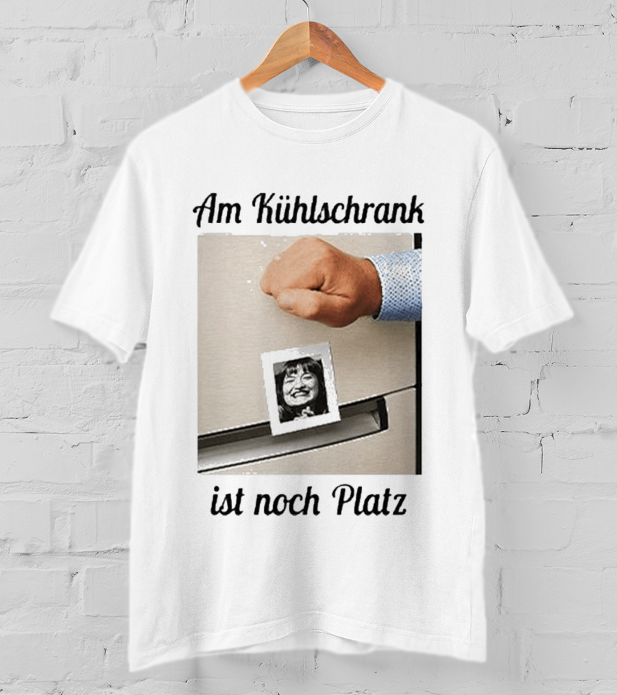 Am Kühlschrank Ist Noch Platz Foto Moustache Hand T-Shirt