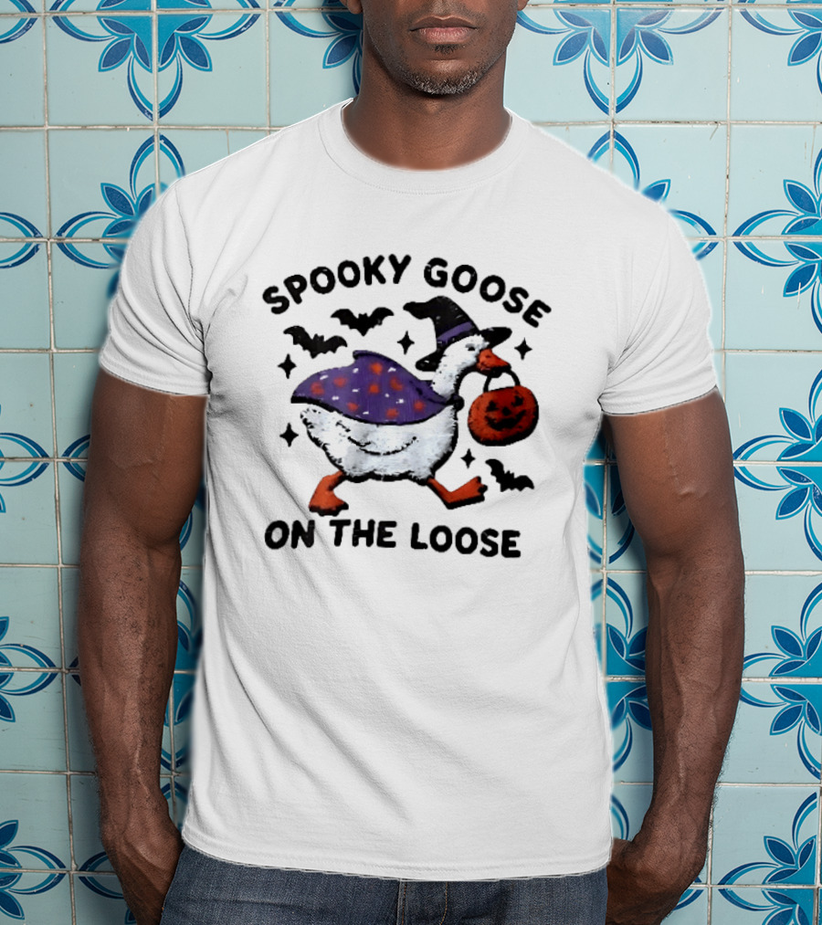 Spooky Goose On The Loose Witch Hat Pumpkin Cape Bats T-Shirt