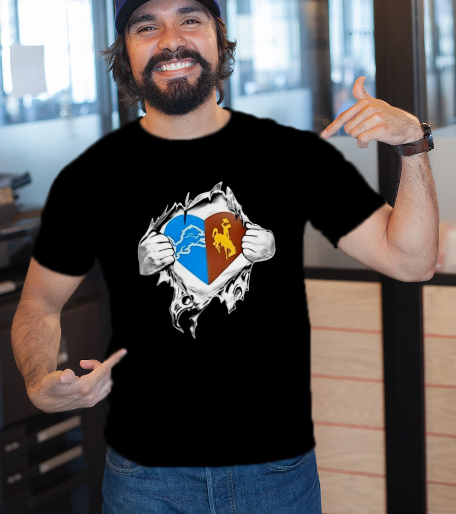 Detroit Lions Wyoming Cowboys Heart Ripped Skin T-Shirt