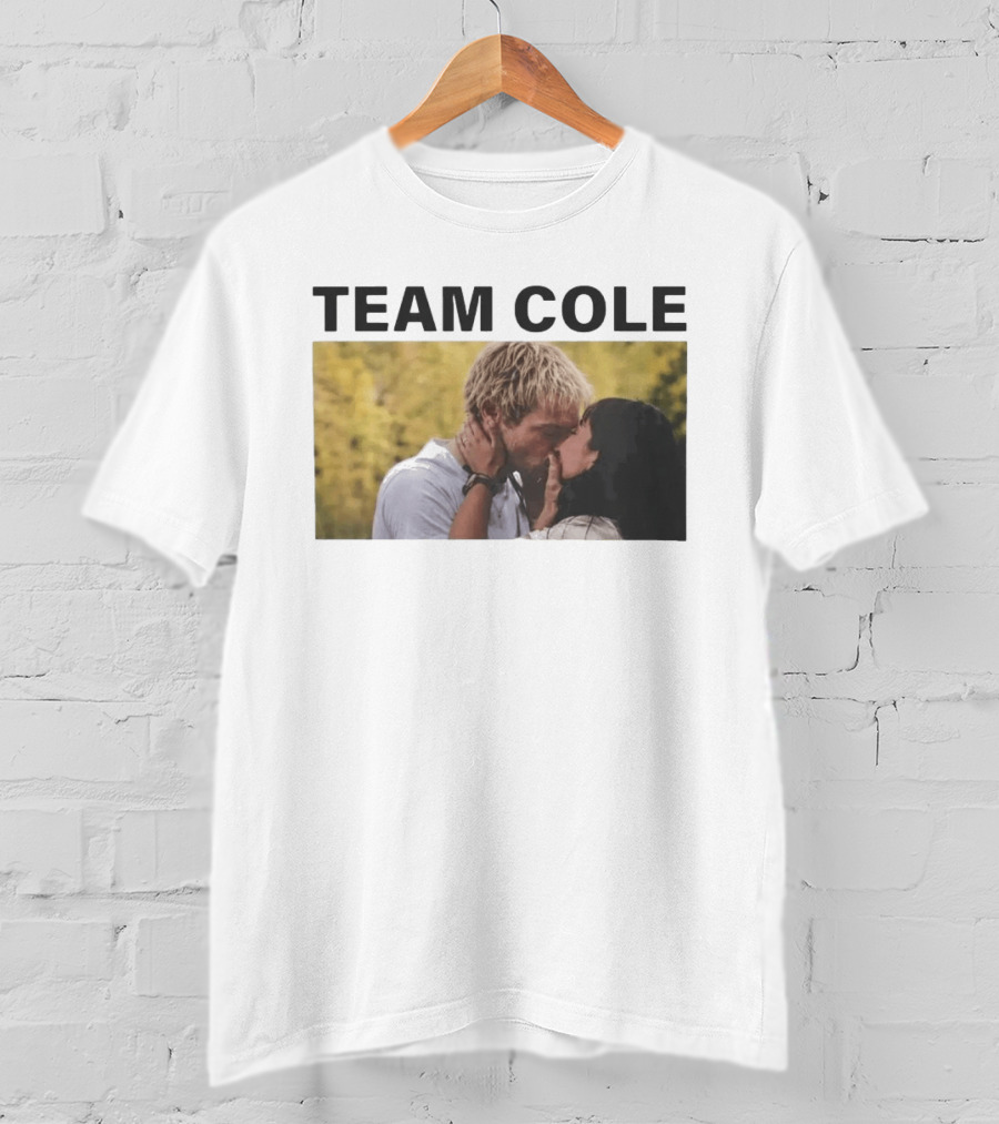 Team Cole Romantic Kiss Scene T-Shirt