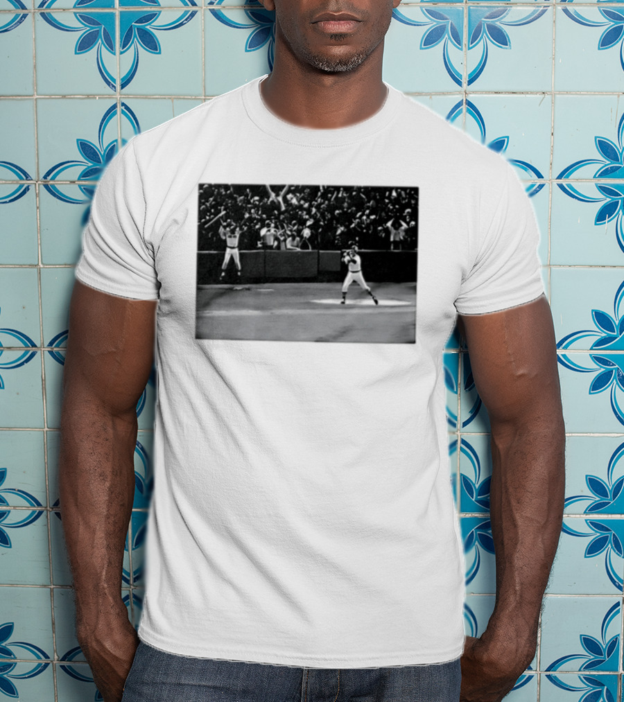 Carlton Fisk No 27 Boston Red Sox Baseball Iconic Home Run Moment T-Shirt