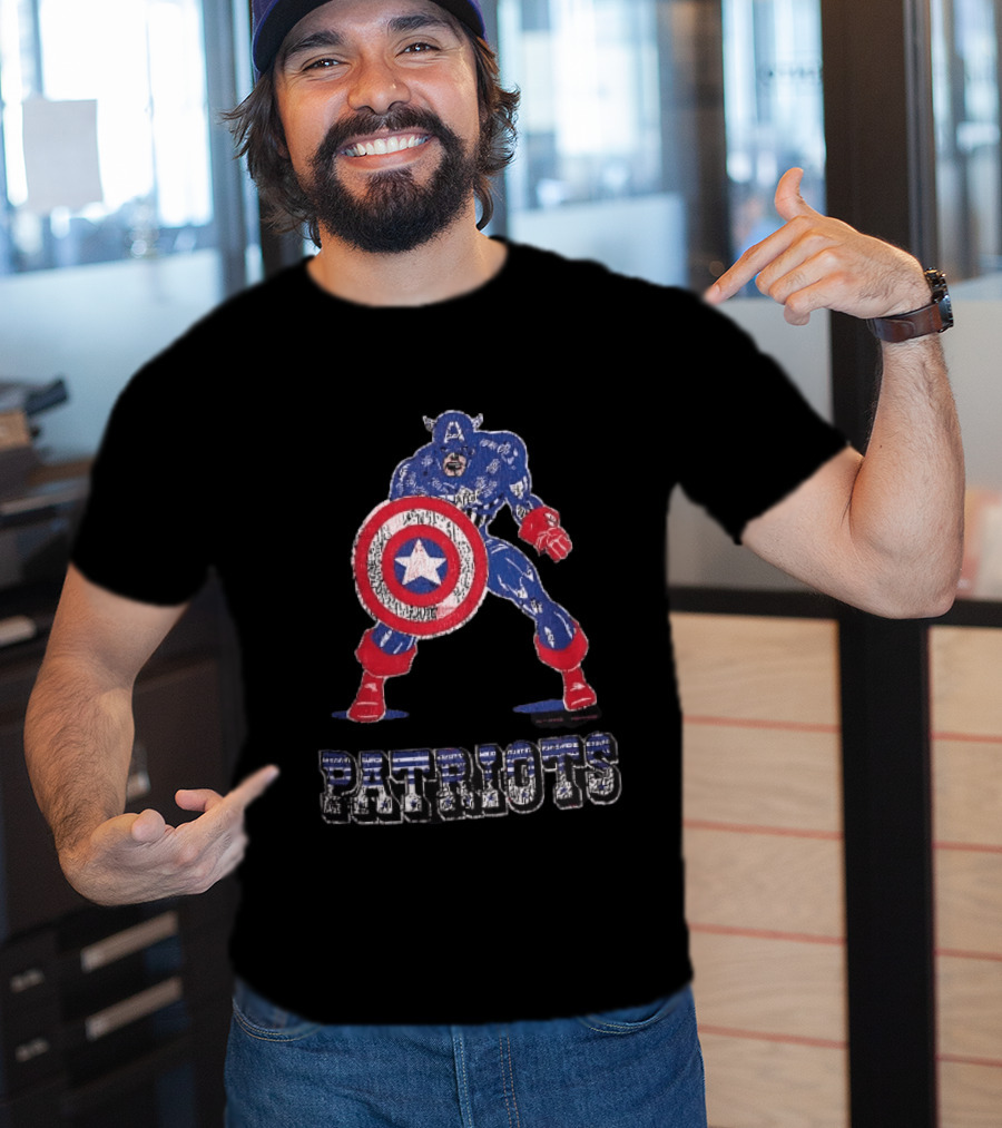 Patriots Captain America Shield Distressed Look T-Shirt