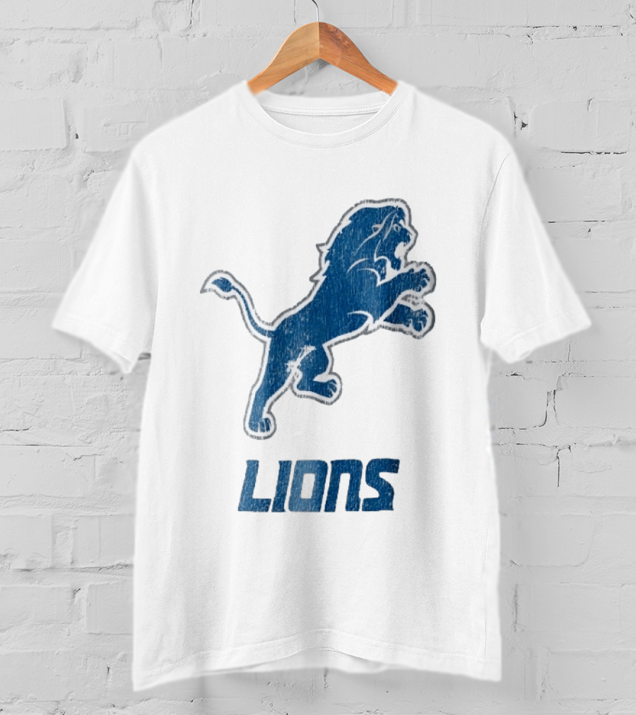 Detroit Lions Distressed Blue Leaping Lion Vintage Team Spirit T-Shirt