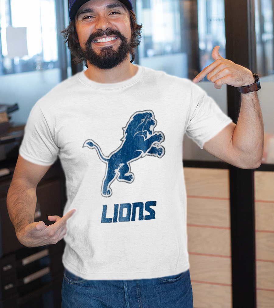 Detroit Lions Distressed Blue Leaping Lion Vintage Team Spirit T-Shirt