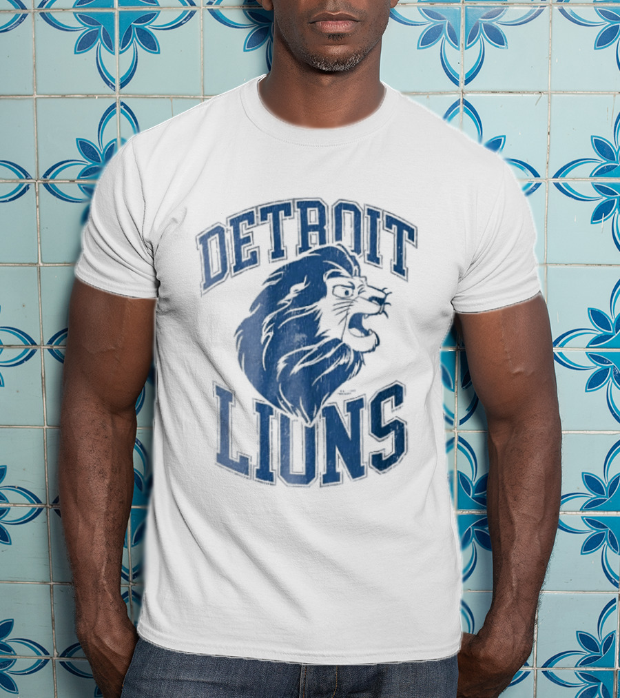 Detroit Lions Distressed Roaring Lion Head Varsity T-Shirt