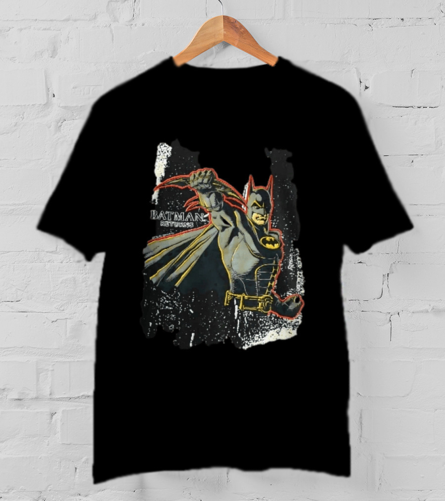 DC Comics Batman Returns 1992 Masked Superhero Holding Batarang Distressed Batman T-Shirt