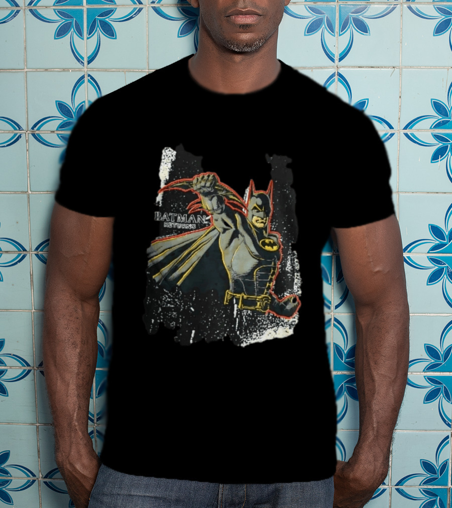 DC Comics Batman Returns 1992 Masked Superhero Holding Batarang Distressed Batman T-Shirt