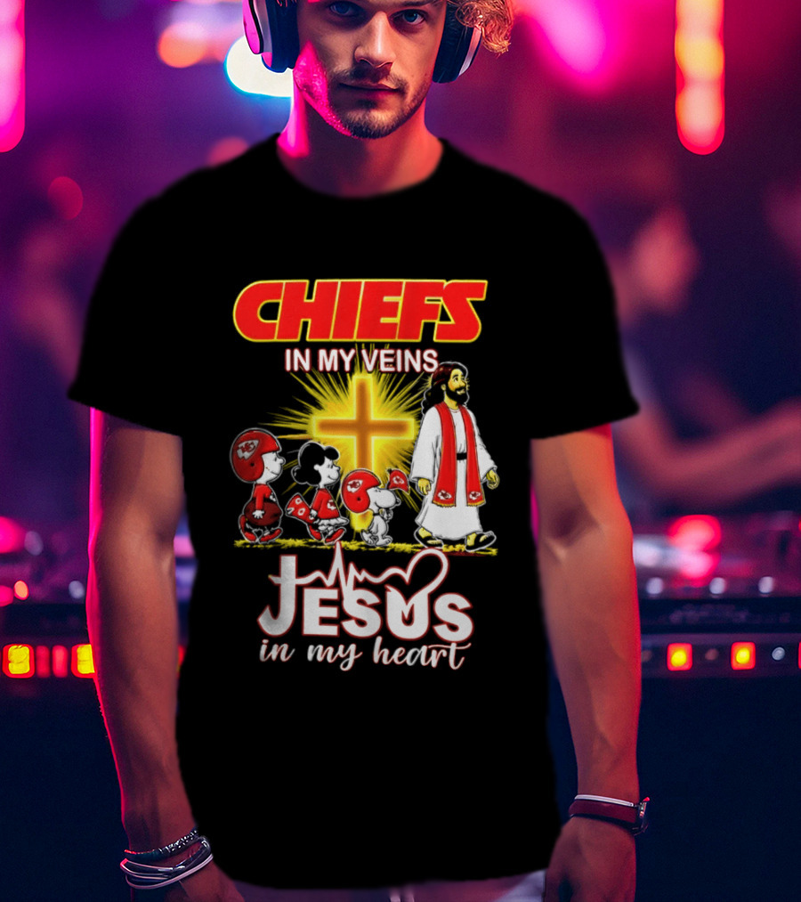 Chiefs In My Veins Jesus In My Heart Snoopy And Charlie Football T-Shirt