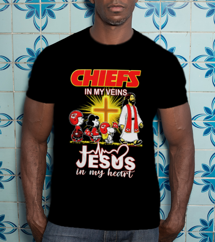 Chiefs In My Veins Jesus In My Heart Snoopy And Charlie Football T-Shirt