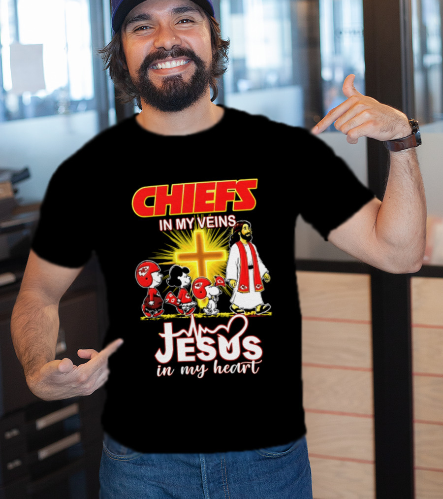 Chiefs In My Veins Jesus In My Heart Snoopy And Charlie Football T-Shirt