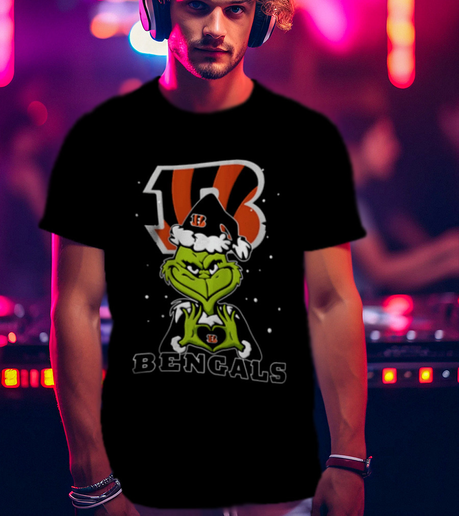 Cincinnati Bengals Grinch Making Heart Hands Christmas T-Shirt