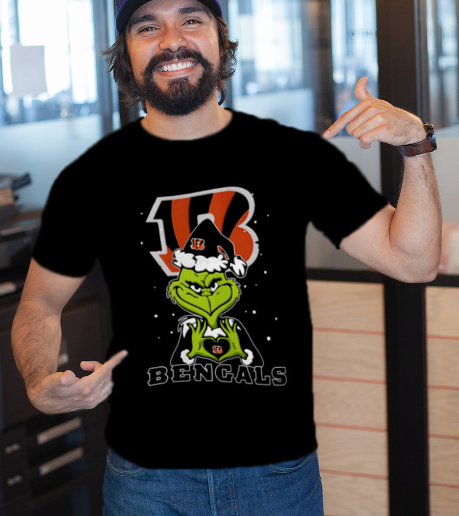 Cincinnati Bengals Grinch Making Heart Hands Christmas T-Shirt