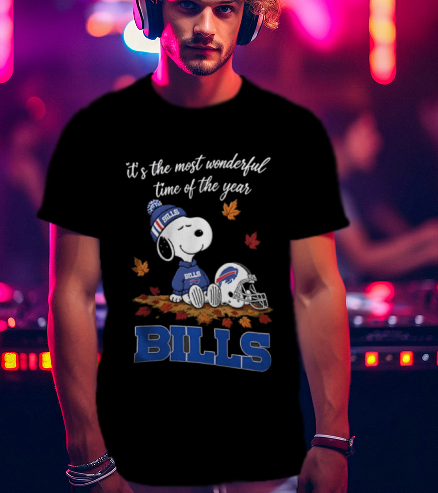 It's The Most Wonderful Time Of Year Snoopy Buffalo Bills Sitting Helmet Leaves T-Shirt