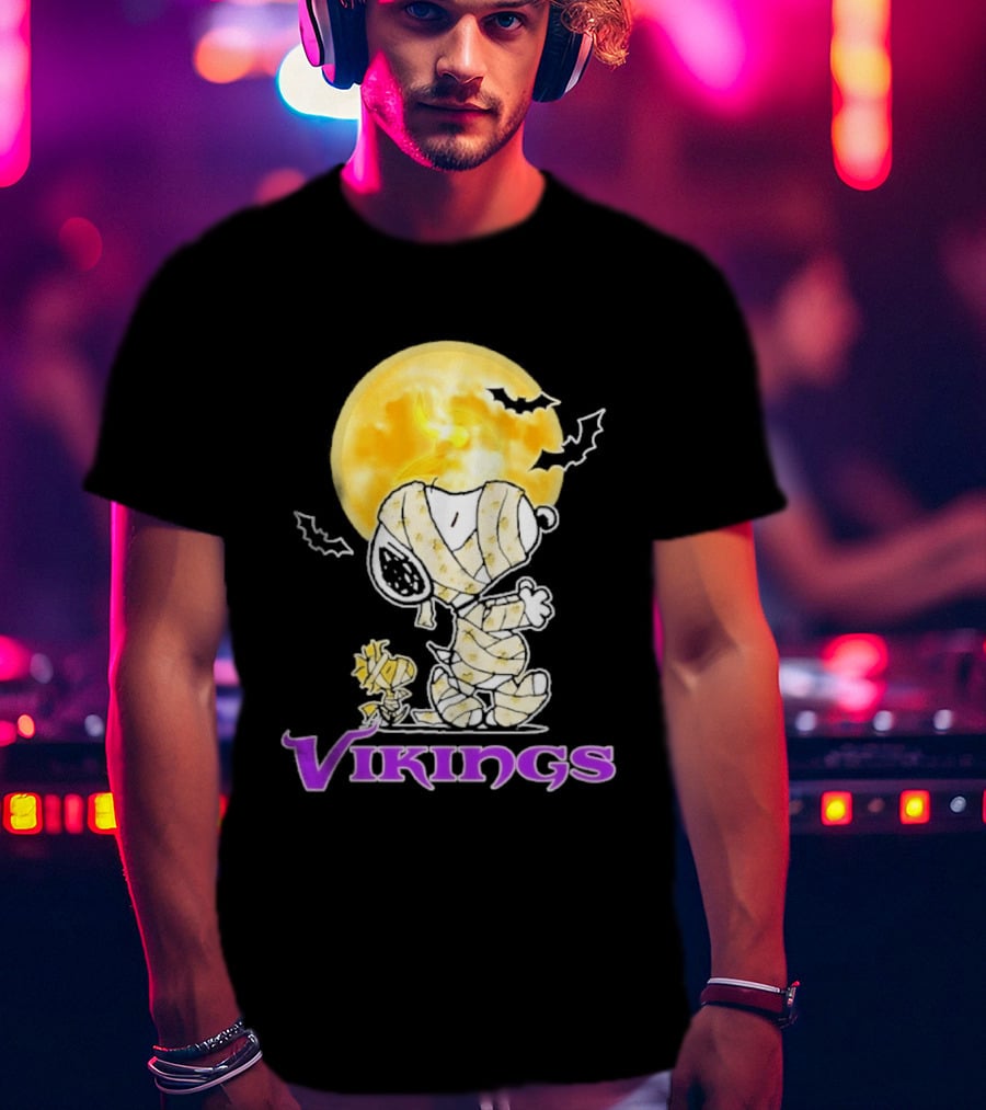Snoopy Woodstock Vikings Halloween Mummy Moon T-Shirt