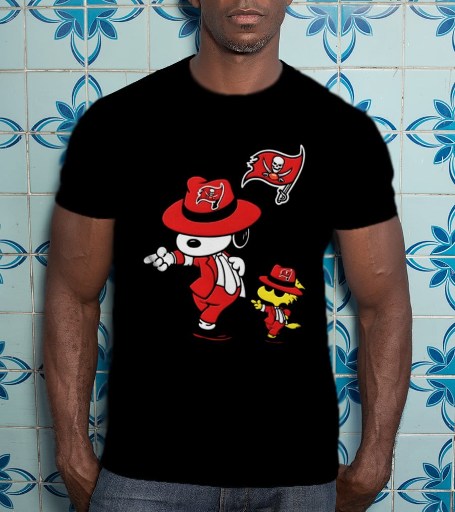 Snoopy Woodstock Tampa Bay Buccaneers Pirate Flag Dance T-Shirt