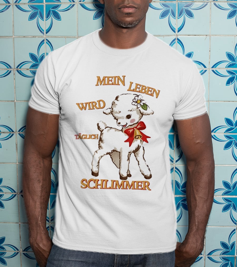 Mein Leben Wird Täglich Schlimmer Süßes Lamm Mit Glocke Und Blume T-Shirt