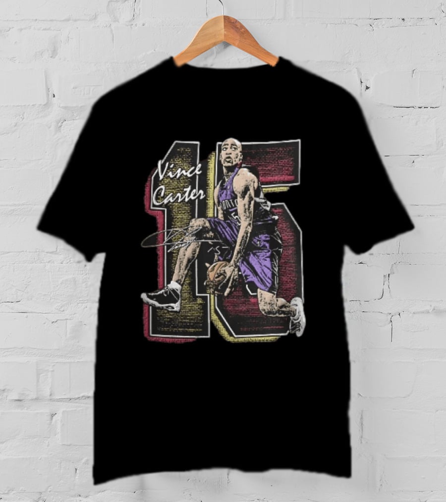 Vince Carter Toronto Raptors Number 15 Dunking Action Grunge T-Shirt