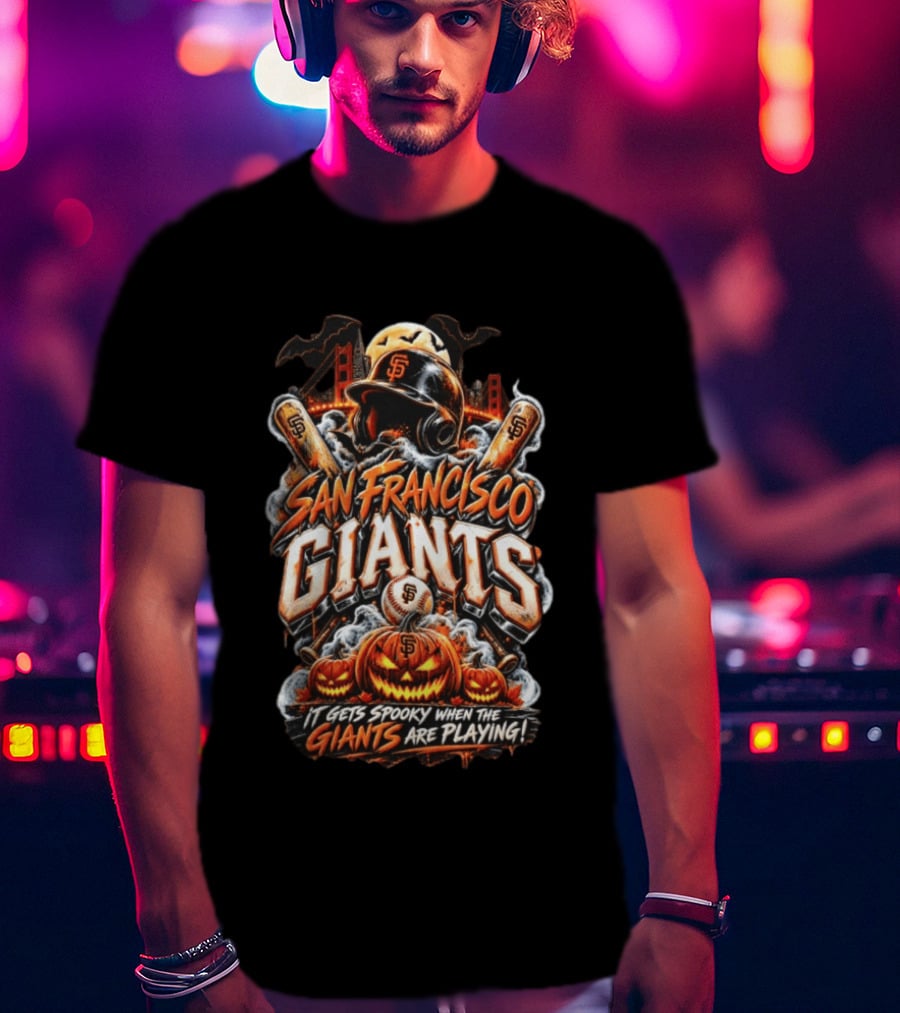 San Francisco Giants It Gets Spooky When The Giants Are Playing Halloween T-Shirt