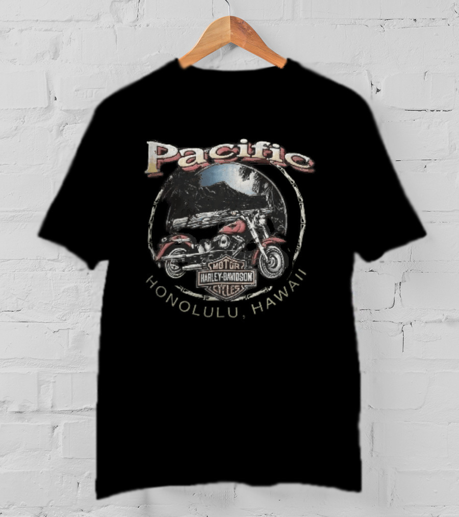 Harley Davidson Motor Cycles Pacific Red Bike Diamond Head Beach Honolulu Hawaii T-Shirt