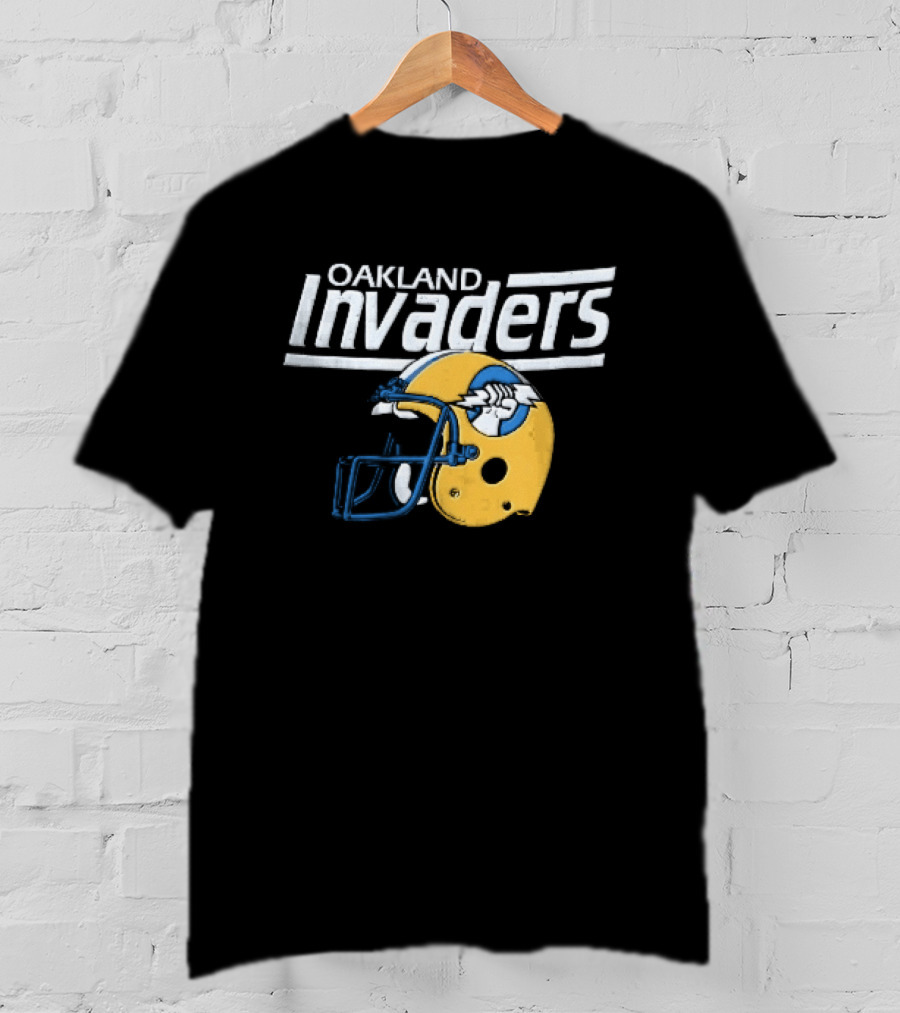 Oakland Invaders Distressed Yellow Football Helmet Vintage Style Retro Sports Memorabilia T-Shirt