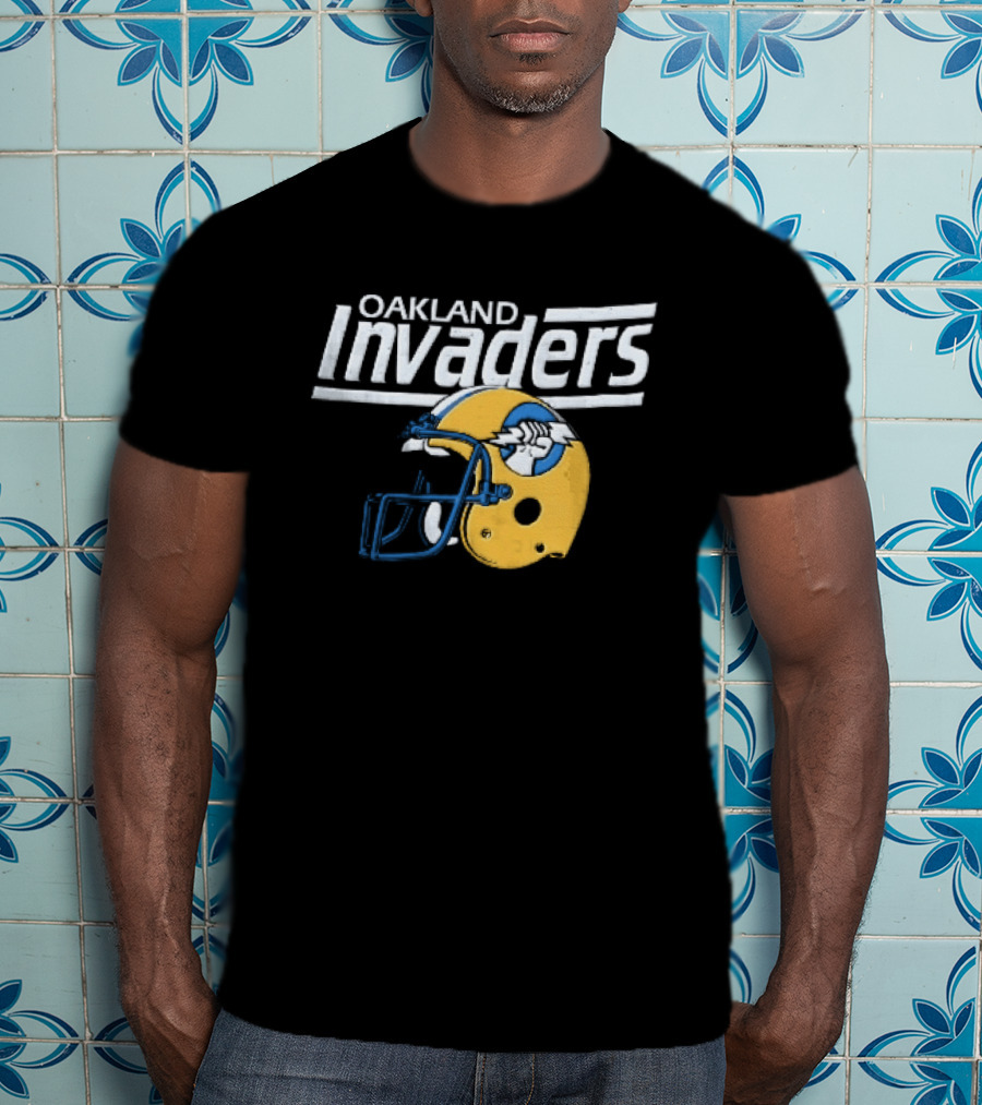 Oakland Invaders Distressed Yellow Football Helmet Vintage Style Retro Sports Memorabilia T-Shirt