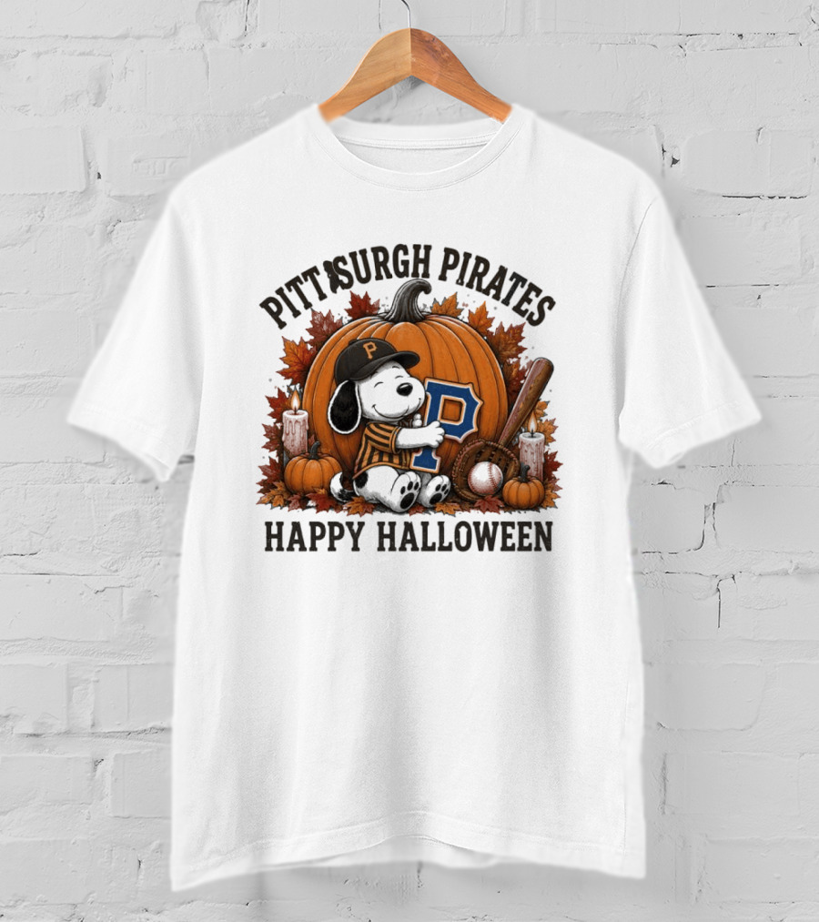 Pittsburgh Pirates Halloween Snoopy Hugging P With Pumpkin And Candles T-Shirt