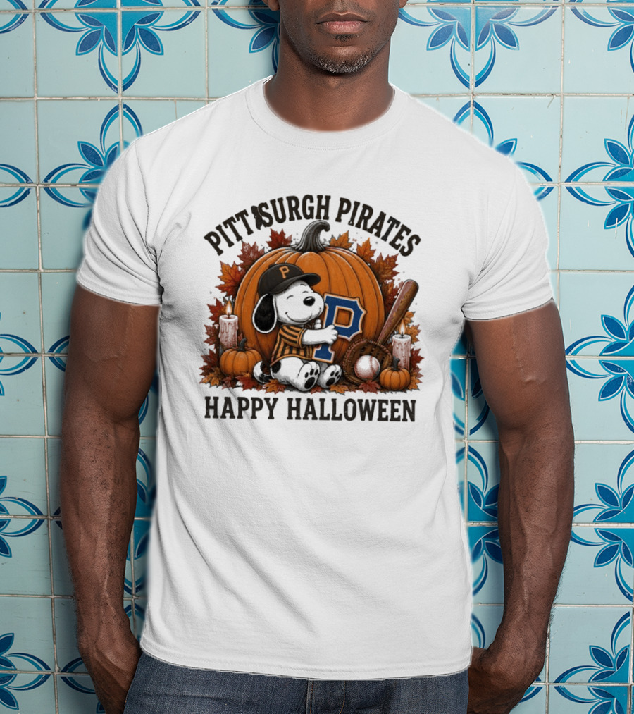 Pittsburgh Pirates Halloween Snoopy Hugging P With Pumpkin And Candles T-Shirt