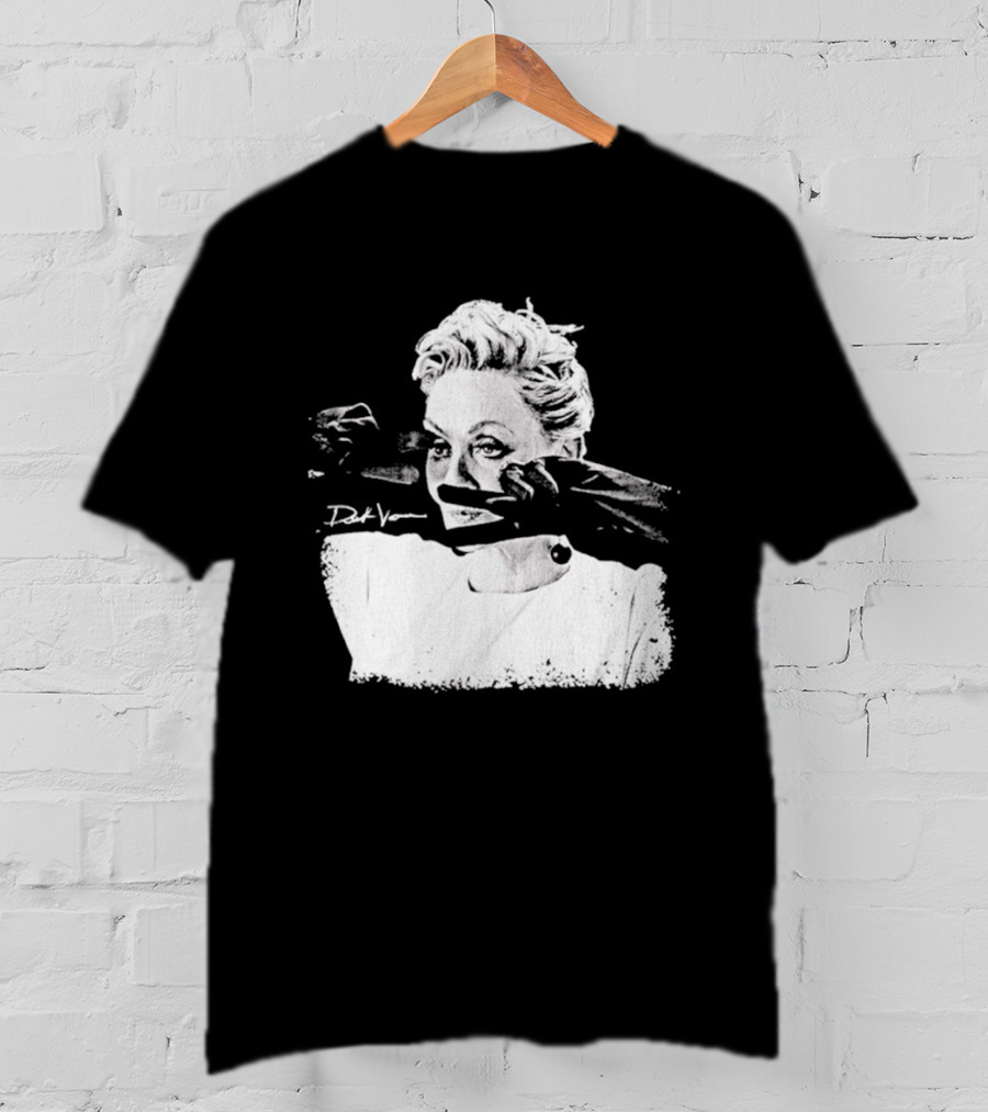 Deborah Vance Hacks TV Show Makeup Scene T-Shirt