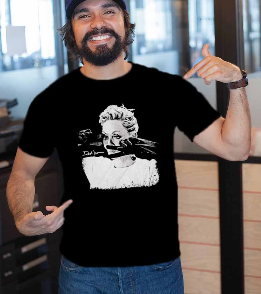 Deborah Vance Hacks TV Show Makeup Scene T-Shirt