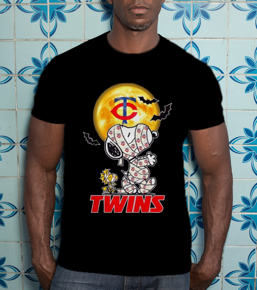 Minnesota Twins Snoopy Woodstock Mummy Halloween Moon Bats T-Shirt