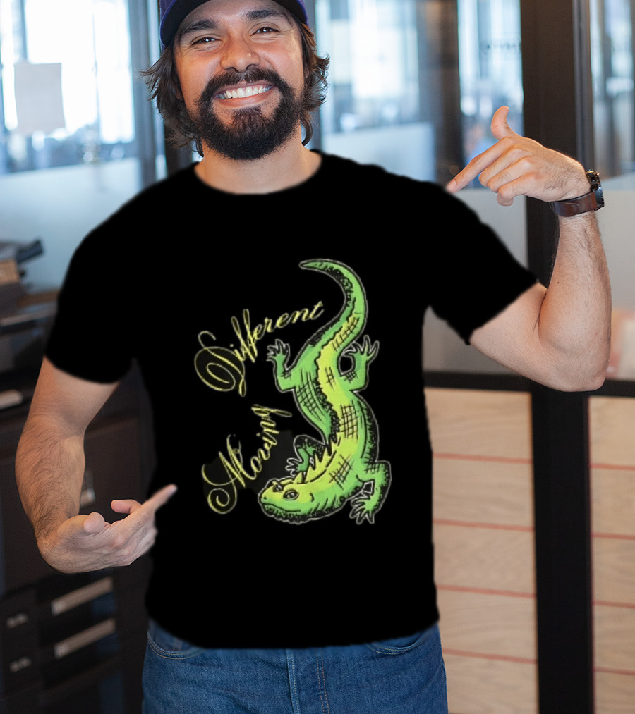 Different Moving Green Lizard Iguana Line Sketch T-Shirt