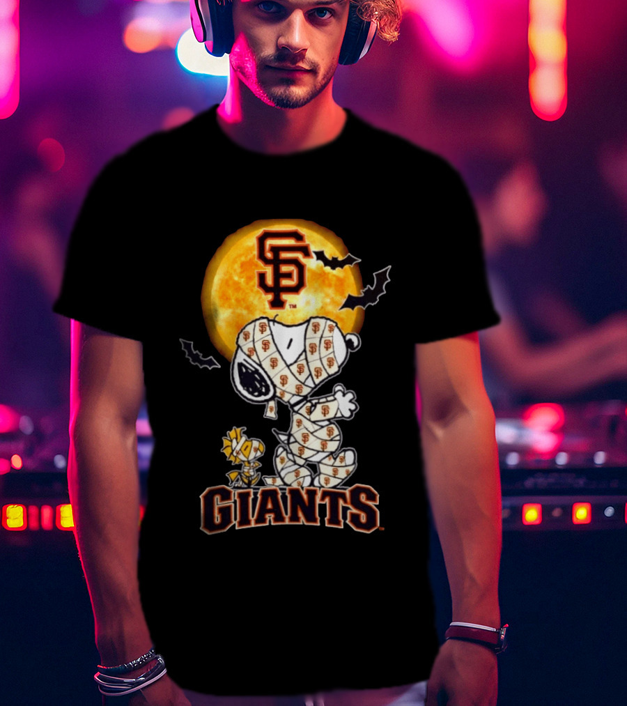 San Francisco Giants Snoopy Woodstock Mummy Halloween Moon T-Shirt