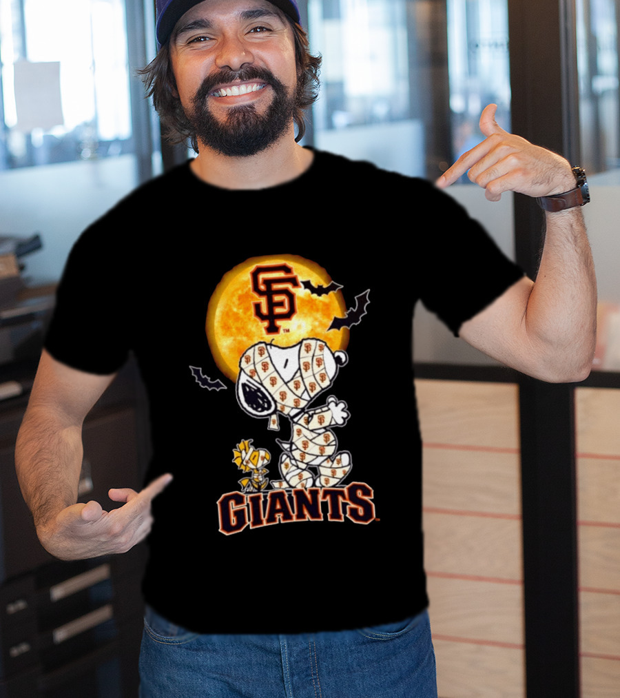 San Francisco Giants Snoopy Woodstock Mummy Halloween Moon T-Shirt