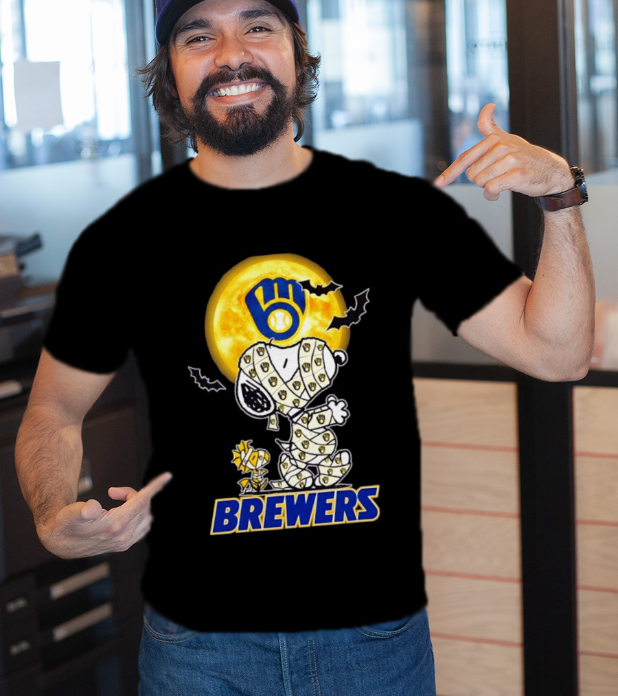 Milwaukee Brewers Snoopy Woodstock Mummy Halloween Moon Bats T-Shirt