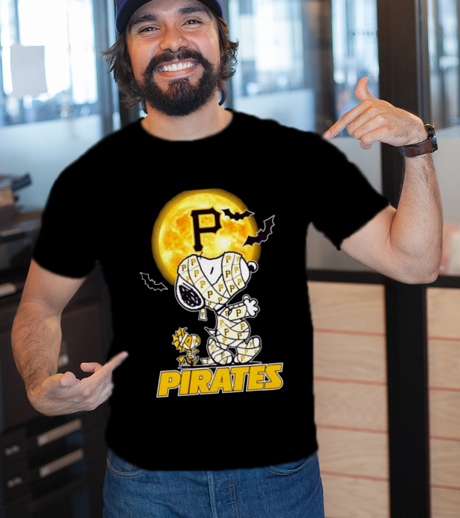 Pittsburgh Pirates Snoopy Woodstock Mummy Halloween Moon Bats T-Shirt