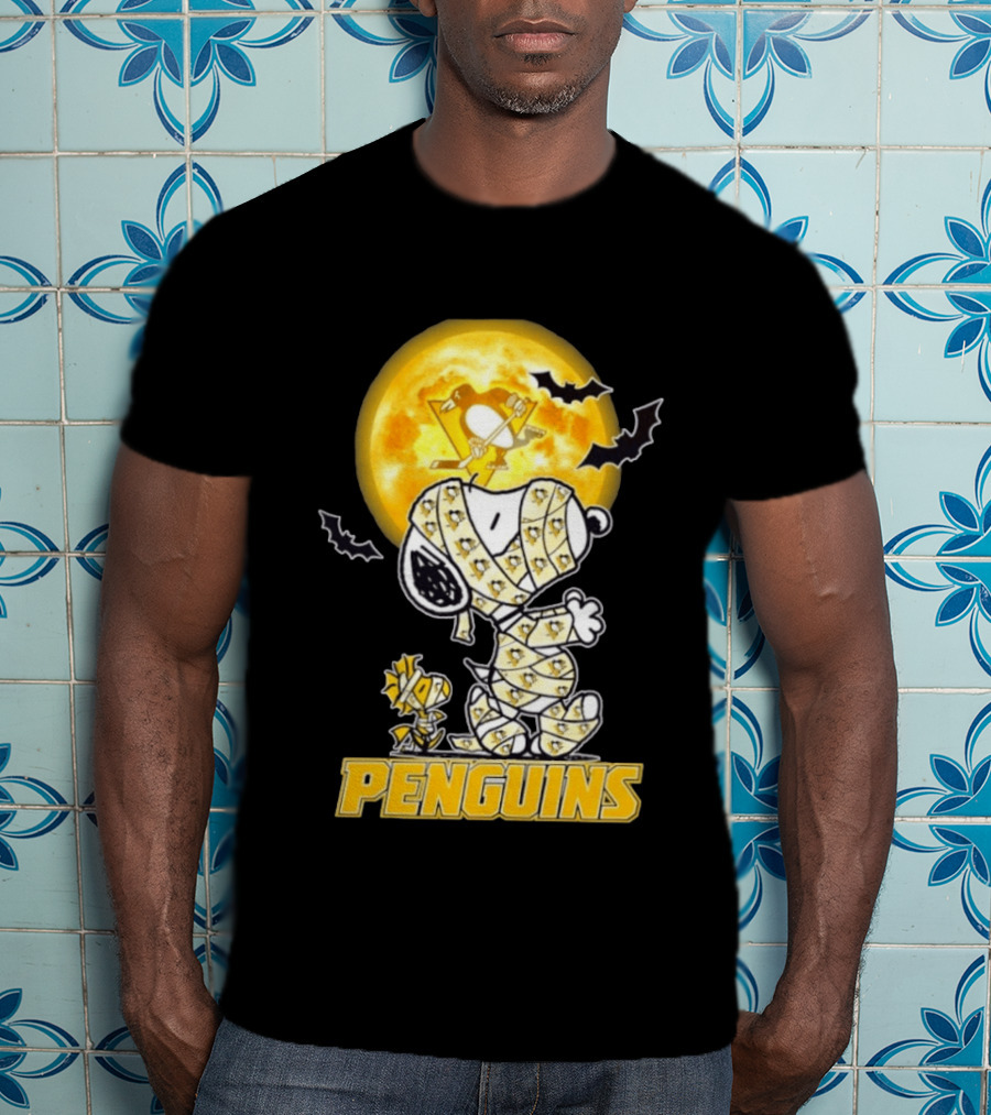 Pittsburgh Penguins Snoopy Woodstock Mummy Halloween Moon Bats T-Shirt